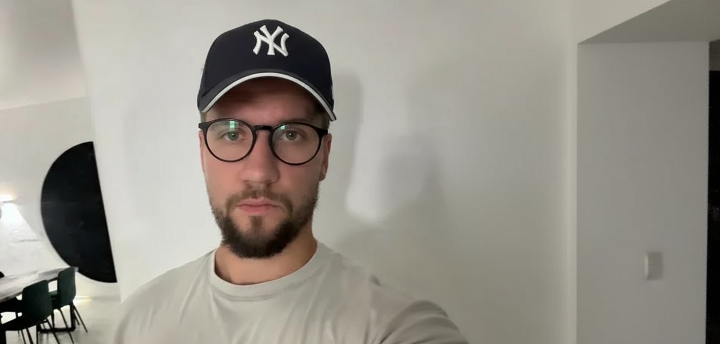 Результат виртуальной примерки очков на фото пользователя